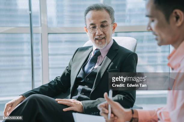 successful asian chinese senior manager talking to his personal assistance in office - asian journalist stock pictures, royalty-free photos & images