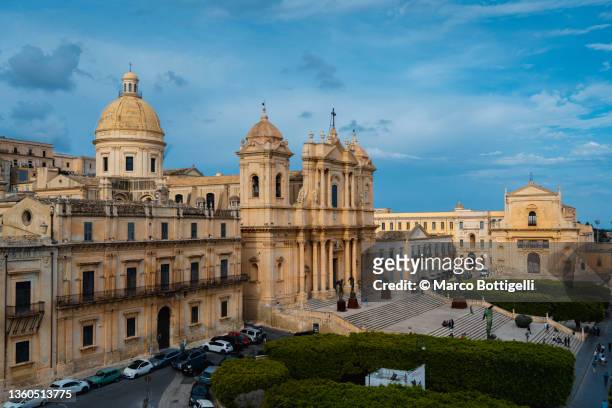noto cathedral, syracuse, sicily - noto bildbanksfoton och bilder