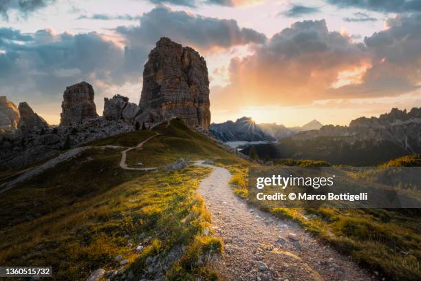 pathway to the dolomites at sunrise - sentiero foto e immagini stock