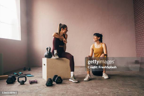happy friends exercising together at gym - maroon stock pictures, royalty-free photos & images