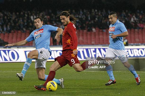 Roma's forward Pablo Osvaldo fightS with Napoli's defender Salvatore Aronica and Uruguayan midfielder Walter Gargano during the Serie A Football...
