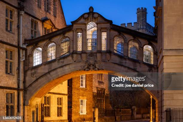 bridge of sighs, new college chapel, oxford, oxfordshire, england - oxford england stock pictures, royalty-free photos & images