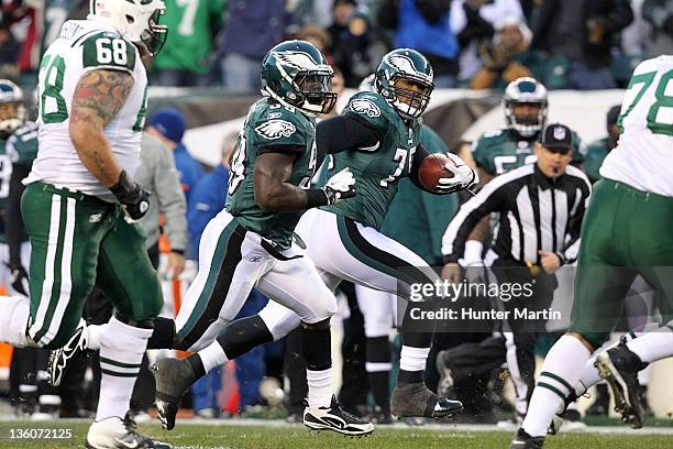 Defensive end Juqua Parker of the Philadelphia Eagles runs back an interception for a touchdown during a game against the New York Jets on December...