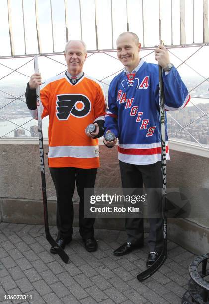 Philadelphia Flyers alumnus Mark Howe and New York Rangers alumnus Adam Graves visit The Empire State Building in celebration of the 2012 Bridgestone...