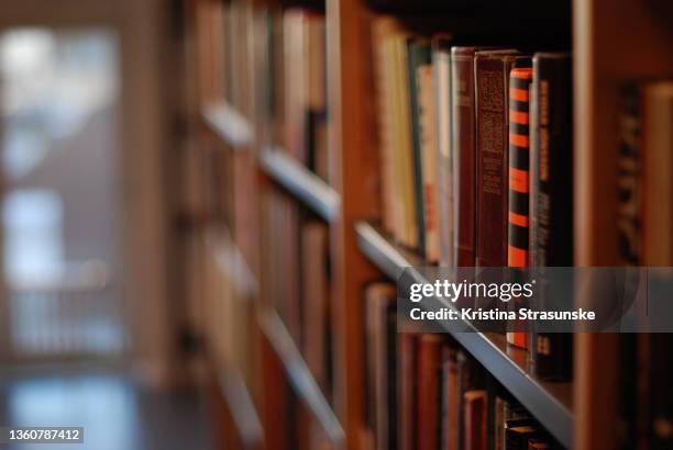 bookshelves with lots of books - history books stock pictures, royalty-free photos & images