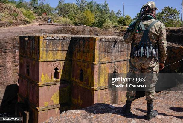 Soldier of the Amhara Special Forces stands in front of Bete Giyorgis rock hewn church on December 22, 2021 in Lalibela, Ethiopia. Lalibela was...