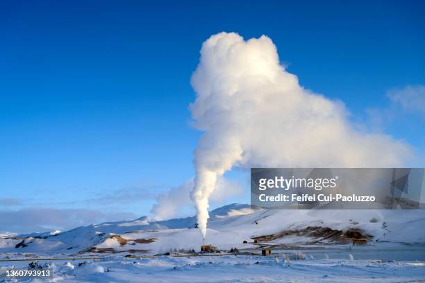 steam at reykjahlíd power station, myvatn, iceland - energia geotermica fotografías e imágenes de stock
