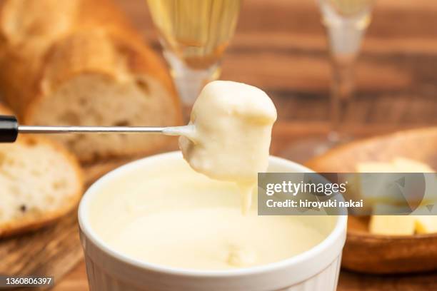 cheese fondue - fondue stock-fotos und bilder