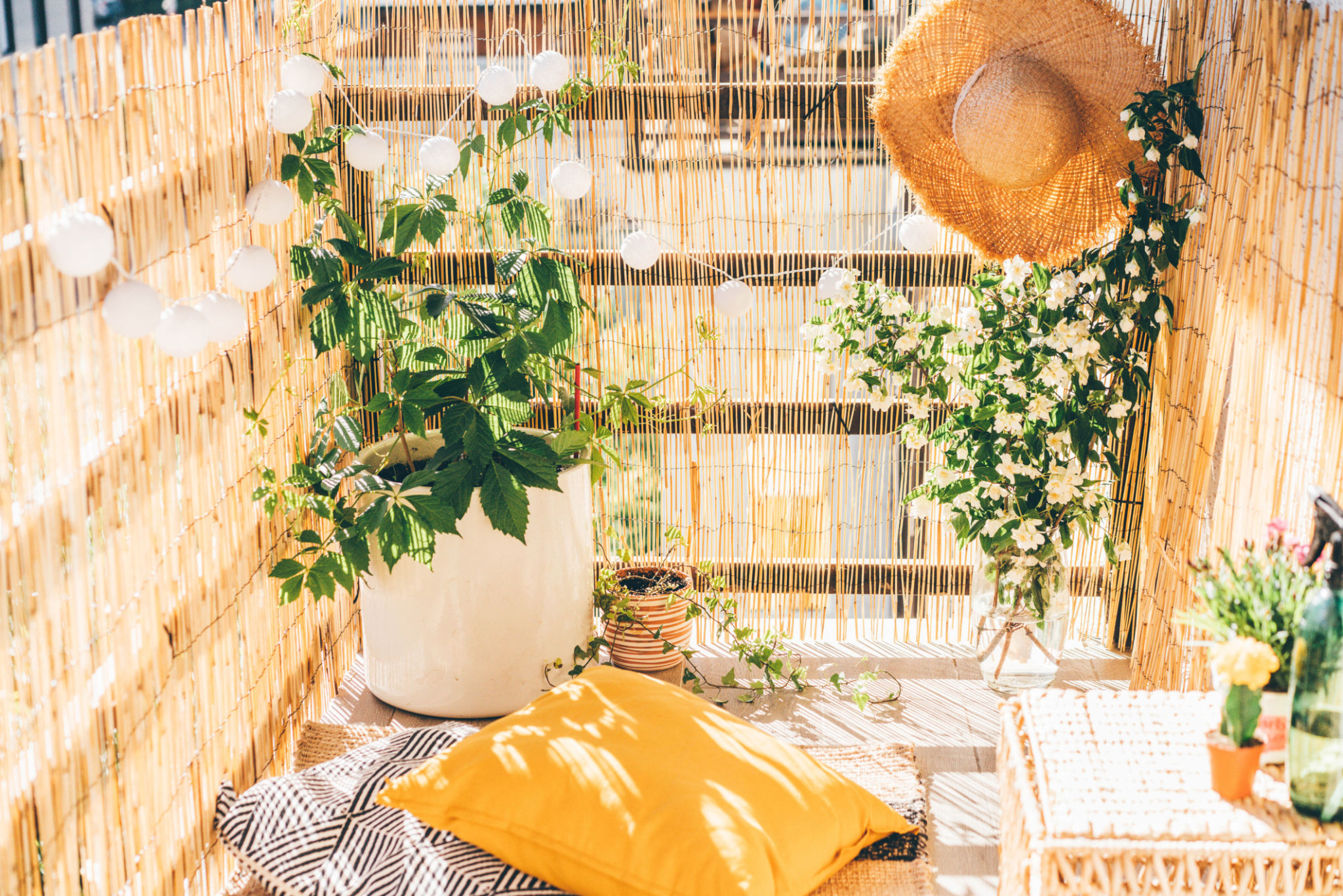 summer balcony decor