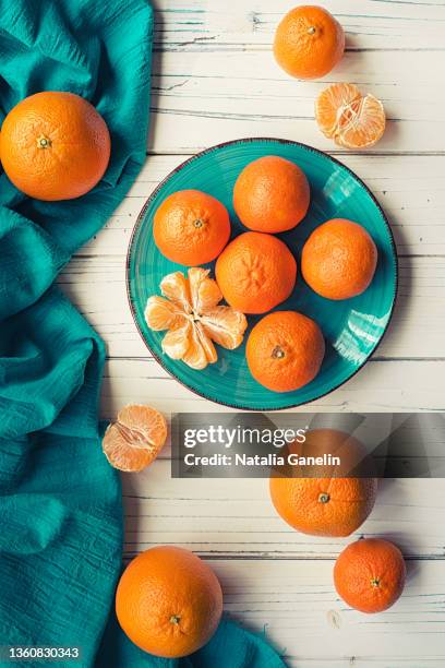 oranges and tangerines - mandarino foto e immagini stock