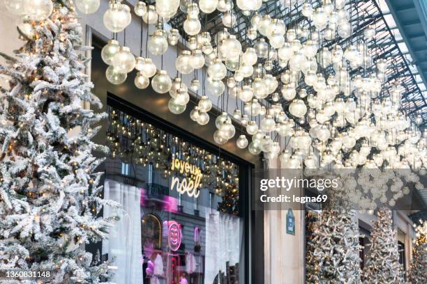 paris : christmas tree and light of le bon marché shop. - paris christmas stock pictures, royalty-free photos & images
