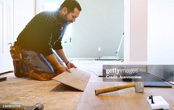 installing wooden vinyl floor - home renovation stock pictures, royalty-free photos & images