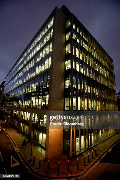 Stanchart Building 593 Standard Chartered Bank Building Stock Photos, High-Res Pictures ...