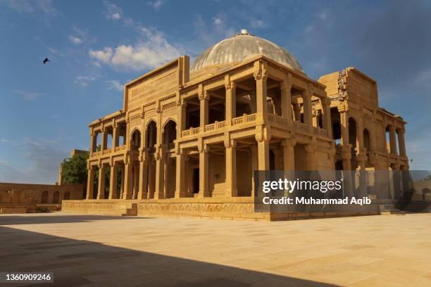 tomb of isa khan tarkhan ii in makli necropolis hundreds of years old graveyard - pakistan monument stock pictures, royalty-free photos & images