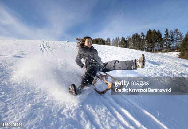 teenage girl sledging - sledge fotografías e imágenes de stock