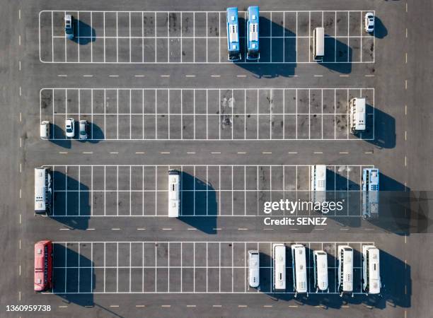 aerial view of parking lot - empty parking lot stockfoto's en -beelden