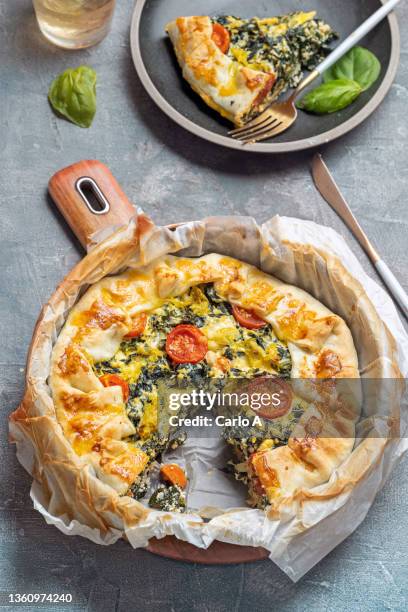 spinach and ricotta cheese tart - spinach pie stock pictures, royalty-free photos & images