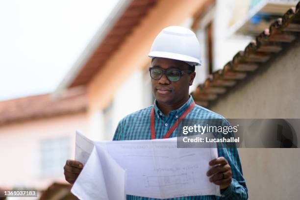 engenheiro civil planejando uma construção - etapas da construção civil - civil engineer - fotografias e filmes do acervo