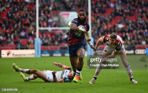 Semi Radradra of Bristol Bears breaks the tackle of Freddie Steward and Dan Kelly of Leicester Tigers during the Gallagher Premiership Rugby match...