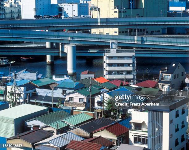 residential area and freeway in yokohama 1992 - 1992 fotografías e imágenes de stock