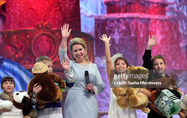 Spouse of Russian President Dmitry Medvedev Sveltana Medvedeva waves with some children at the New Year celebrations and Christmas performance on the...