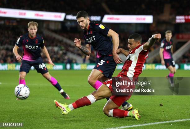 Onel Hernandez of Middlesbrough battles for possession with Tobias Figueiredo of Nottingham Forest during the Sky Bet Championship match between...