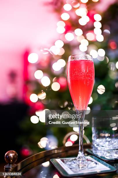 christmas cocktail - prosecco stock pictures, royalty-free photos & images