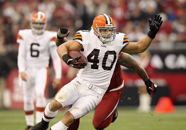 Runningback Peyton Hillis of the Cleveland Browns rushes the football during the NFL game against the Arizona Cardinals at the University of Phoenix...