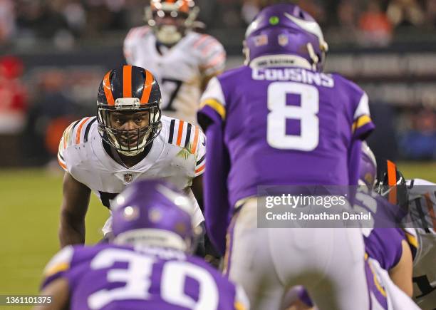 Roquan Smith of the Chicago Bears eyes Kirk Cousins of the Minnesota Vikings as he calls the signals at Soldier Field on December 20, 2021 in...