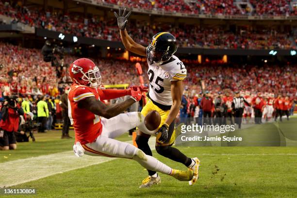 Ahkello Witherspoon of the Pittsburgh Steelers breaks up a pass intended for Josh Gordon of the Kansas City Chiefs during the second quarter at...