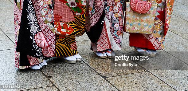 kimonos during seijin no hi. - seijin no hi stock pictures, royalty-free photos & images