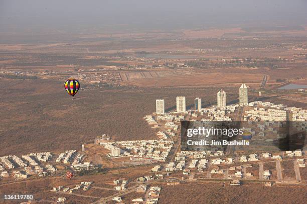 balloons flying over leon mexico - león mexico 個照片及圖片檔