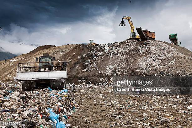 recycling yard where organic waste is turned gas - depósito de lixo - fotografias e filmes do acervo