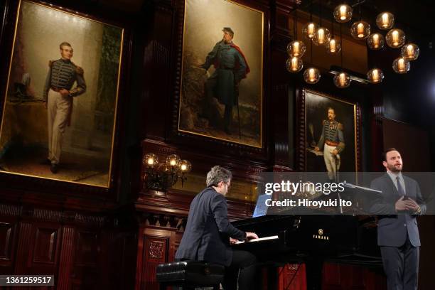 Hanick 61 Conor Hanick Stock Photos, High-Res Pictures, and Images - Getty Images