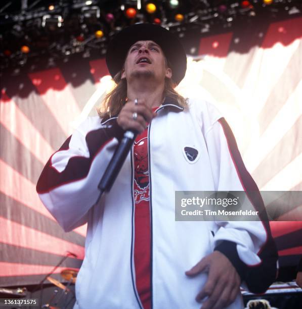 Kid Rock performs during Live 105's BFD at Shoreline Amphitheatre on June 18, 1999 in Mountain View, California.