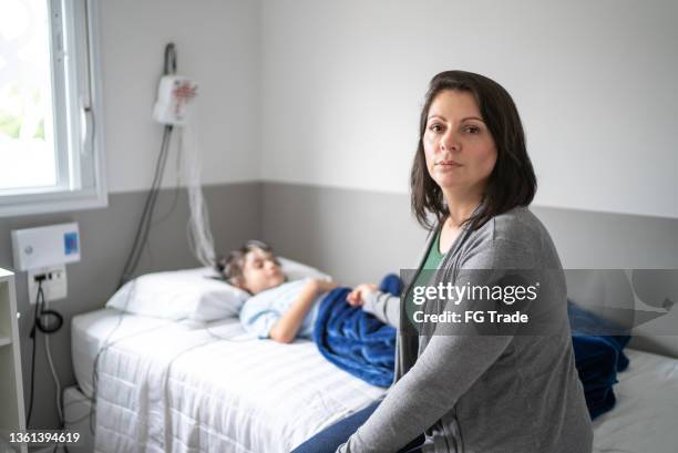 portrait of a mother accompanying her son during polysomnography (sleep study) - sick child and mother in hospital stock pictures, royalty-free photos & images