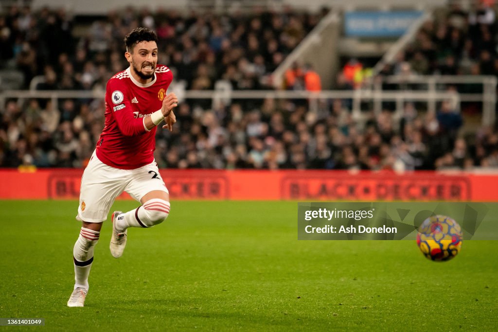 Newcastle United v Manchester United - Premier League