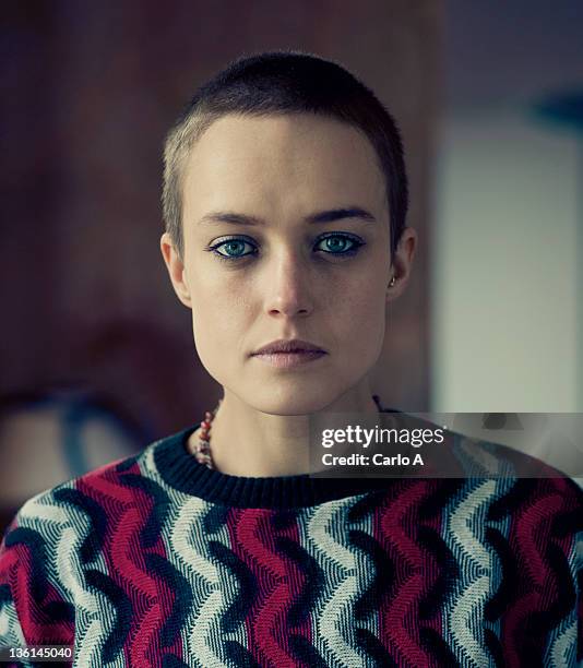 portrait of young woman at home - short hair stock pictures, royalty-free photos & images