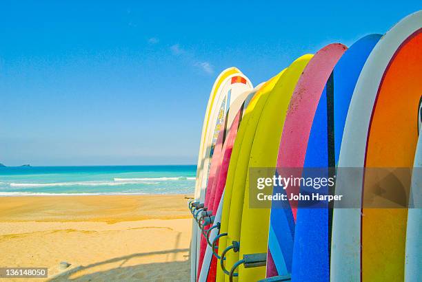 surfboards on beach newquay, corwall - surfboard stock pictures, royalty-free photos & images