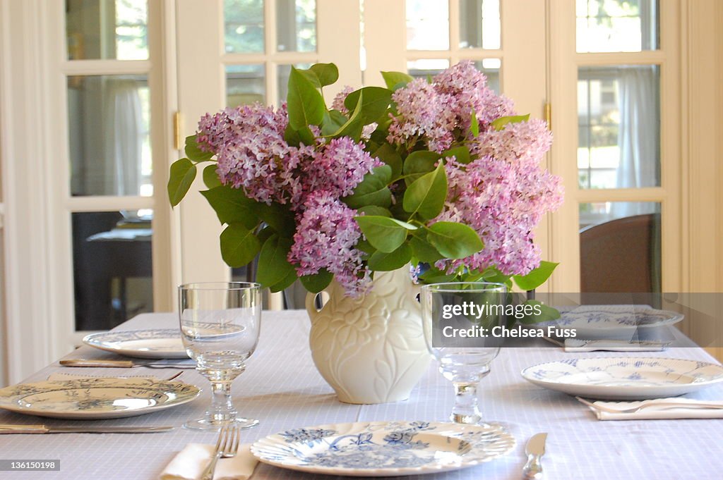 Dinning table arrangement