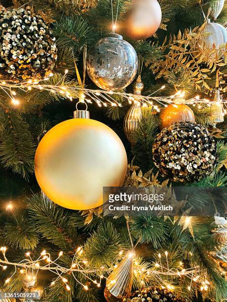 christmas tree decorations  with baubles. - garland decoration stock pictures, royalty-free photos & images