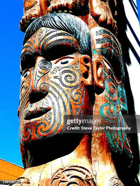 maori carving, new zealand - maori carving stock pictures, royalty-free photos & images