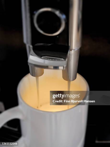 machine of coffee with a cup of warm and creamy coffee - finn bjurvoll imagens e fotografias de stock