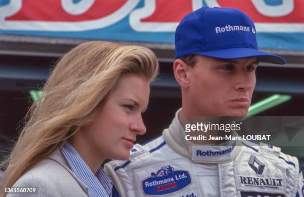 Le pilote de formule 1 David Coulthard et sa fiancée lors du Grand Prix du Canada, le 12 juin 1994.
