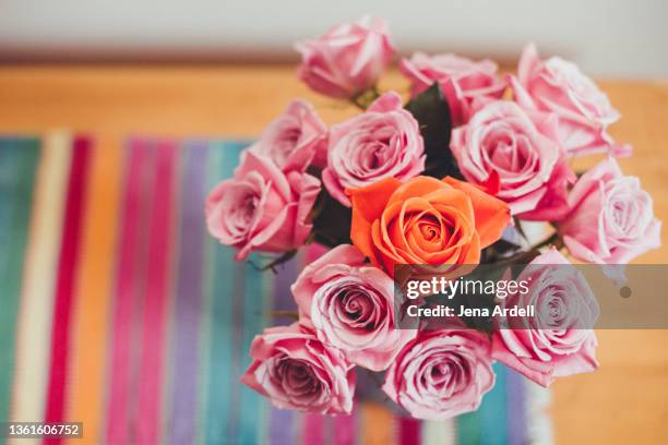 pink roses, mother's day bouquet - jena rose stock-fotos und bilder