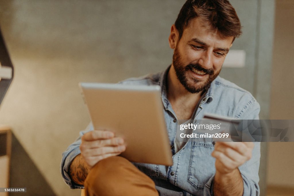 Man Is Using Creadit Card Credit Card High-Res Stock Photo - Getty Images