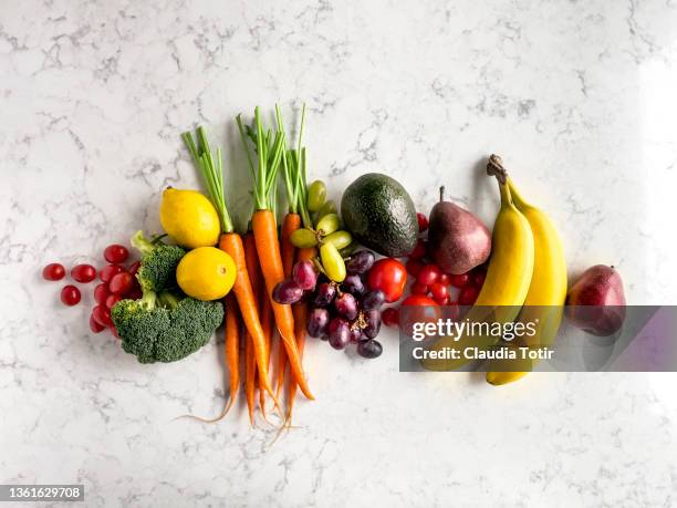 fresh vegetables and fruits on white, marble background - carrots white background stockfoto's en -beelden