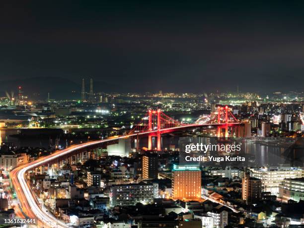 高塔山公園より望む若戸大橋と北九州市の夜景 (cityscape of kitakyushu city with the wakato bridge in the evening) - fukuoka prefecture ストックフォトと画像