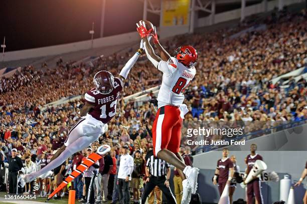 Sparkman of the Texas Tech Red Raiders catches a pass for a touchdown against Emmanuel Forbes of the Mississippi State Bulldogs during the second...