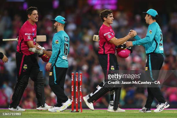 Ben Dwarshuis of the Sixers, Ben Duckett of the Heat, Sean Abbott of the Sixers and Liam Guthrie of the Heat shake hands during the Men's Big Bash...